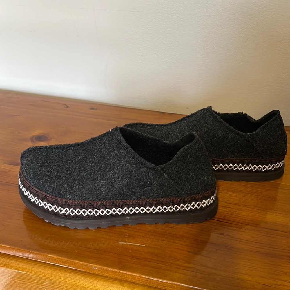 Ugg slip on shoes